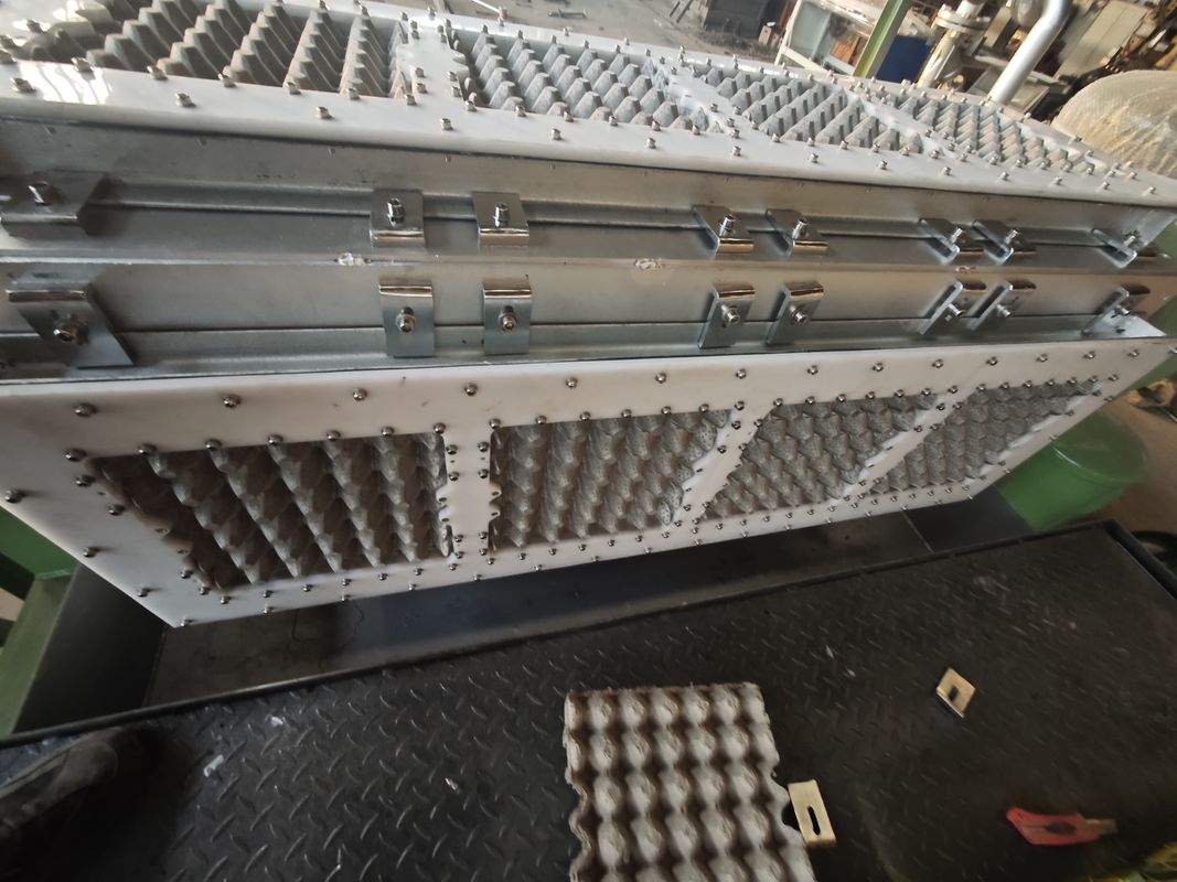 Μηχανή σχηματισμού δίσκου αυγών με περιστροφή Η γραμμή παραγωγής δίσκου αυγών με ευφυή πίνακα ελέγχου και παρακολούθηση παραγωγής σε πραγματικό χρόνο για βελτιωμένη διαχείριση