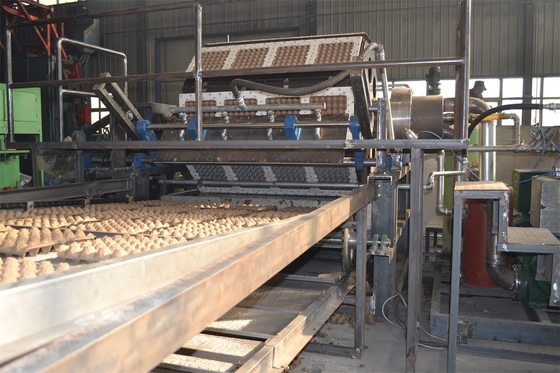 Περιστροφική μεγάλη ικανότητα 1500-5000pcs/h γραμμών παραγωγής δίσκων αυγών εγγράφου τύπων